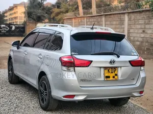 Toyota Corolla Fielder 2017 Silver