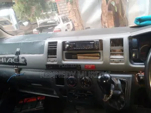 Toyota HiAce 2013 White