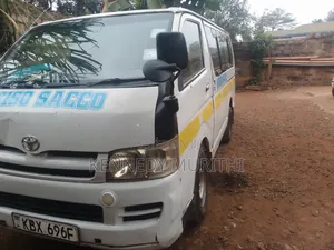 Toyota HiAce 2013 White
