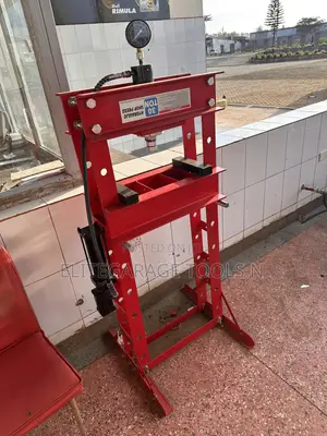 New Advanced Sunshine Italy Pneumatic 30tonne Press Machine