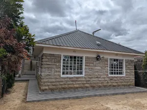 3bdrm House in Savani Estate, Township for sale