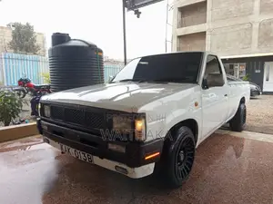 Nissan Pick-Up 1998 White