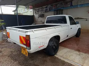 Nissan Pick-Up 1998 White