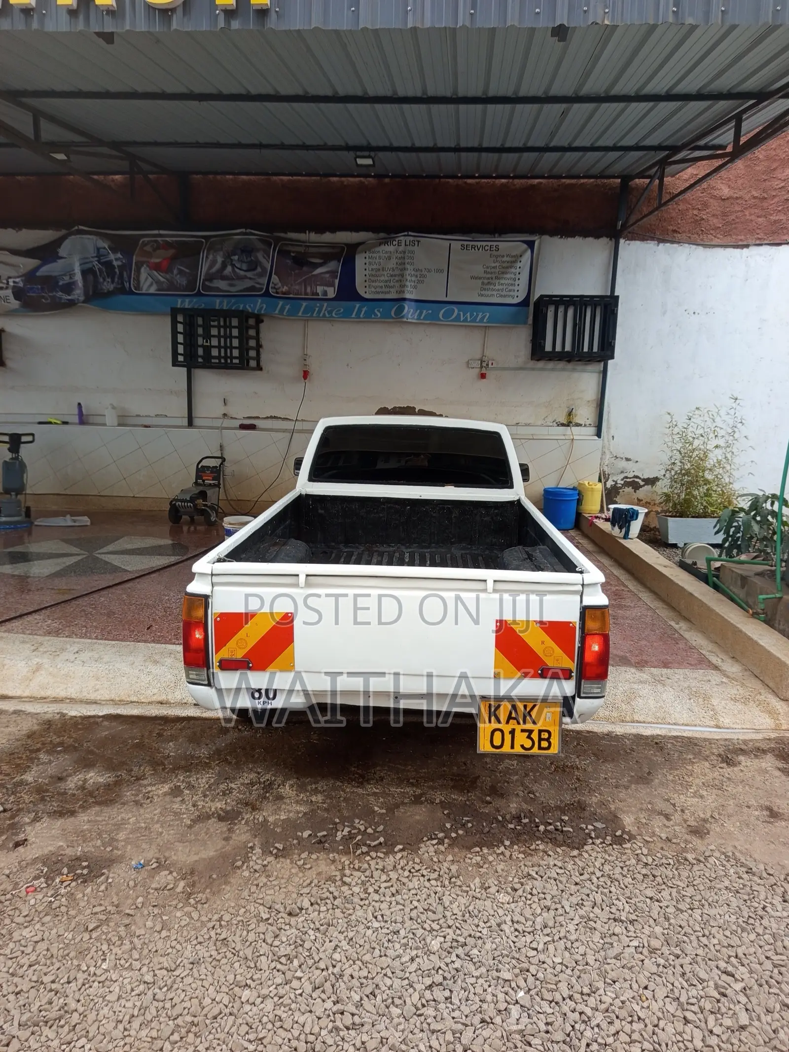 Nissan Pick-Up 1998 White