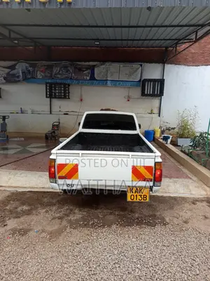 Nissan Pick-Up 1998 White