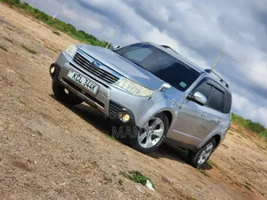 Subaru Forester 2010 Silver