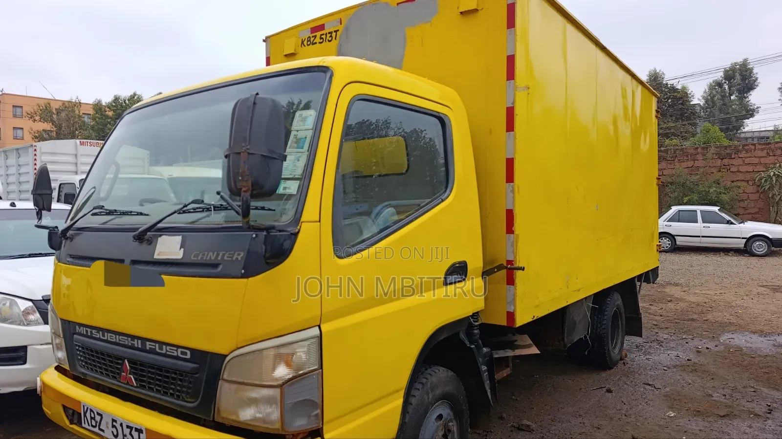 Mistubishi Canter 2013 Yellow