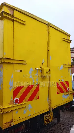 Mistubishi Canter 2013 Yellow