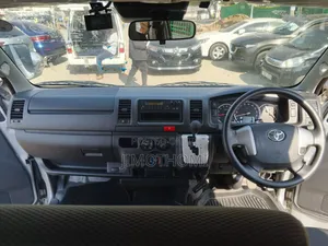 Toyota HiAce 2019 Silver