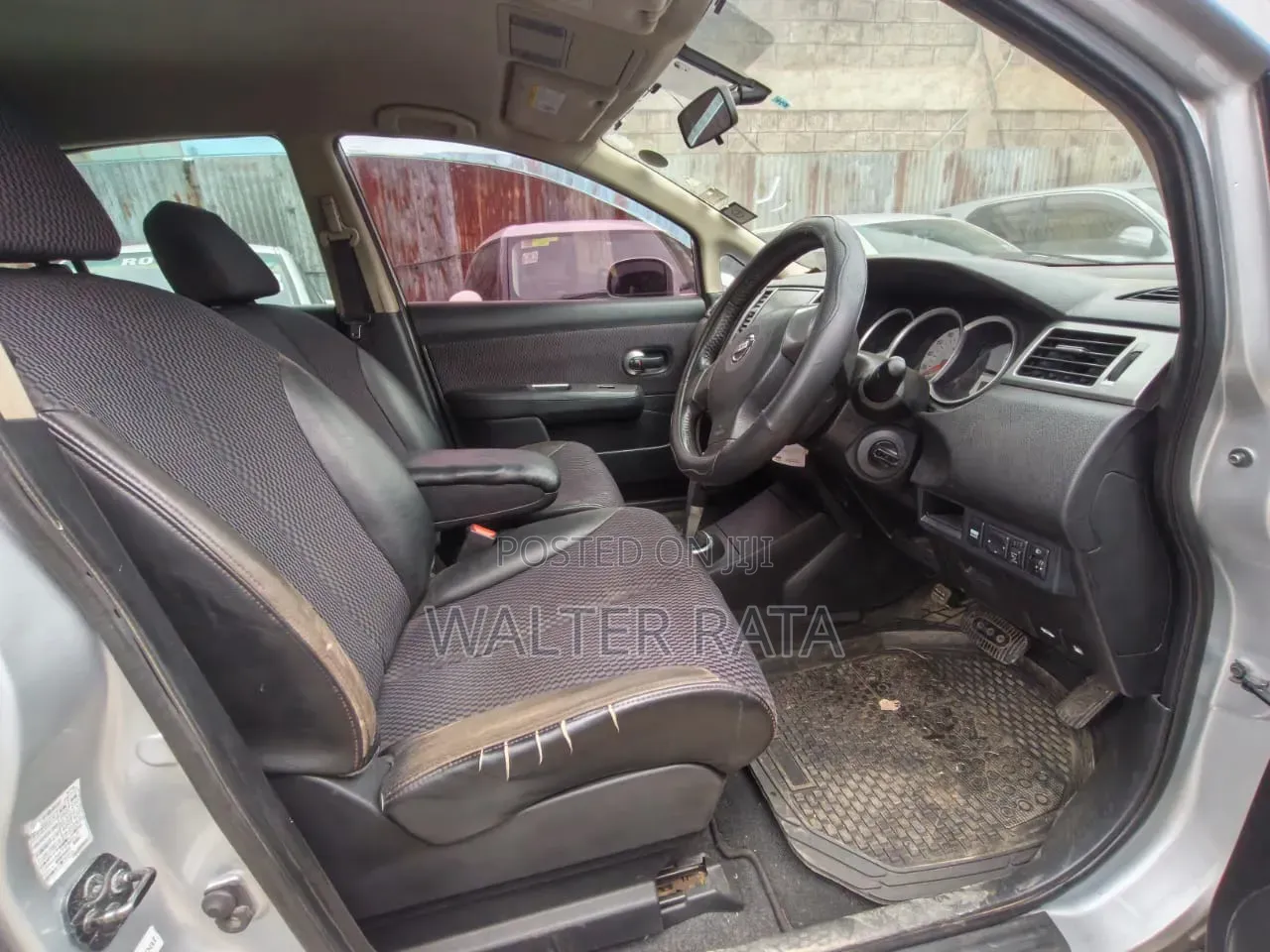 Nissan Tiida 2010 Silver