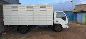 Isuzu NKR 2000 Model