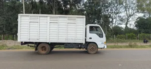Isuzu NKR 2000 Model