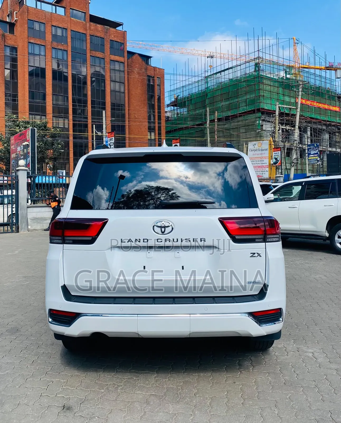 Toyota Land Cruiser LC300 2023 White