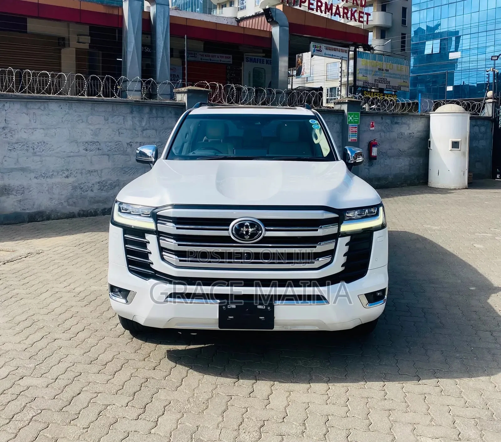 Toyota Land Cruiser LC300 2023 White