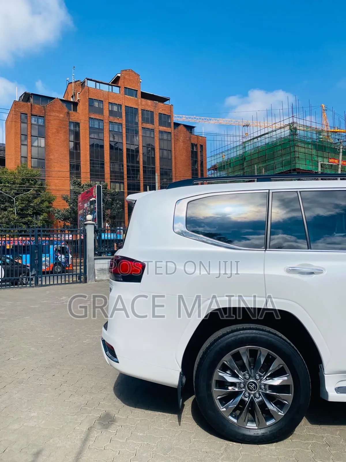 Toyota Land Cruiser LC300 2023 White