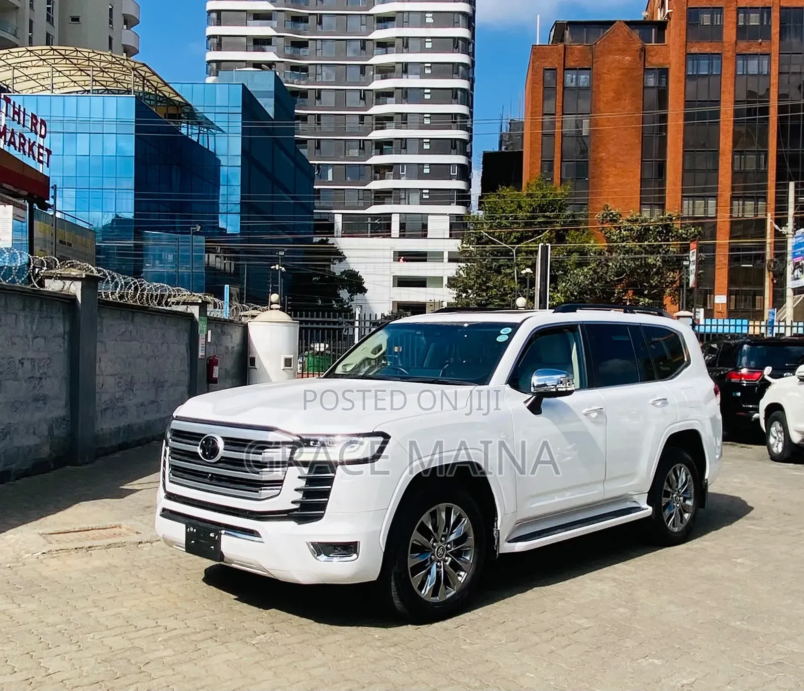 Toyota Land Cruiser LC300 2023 White