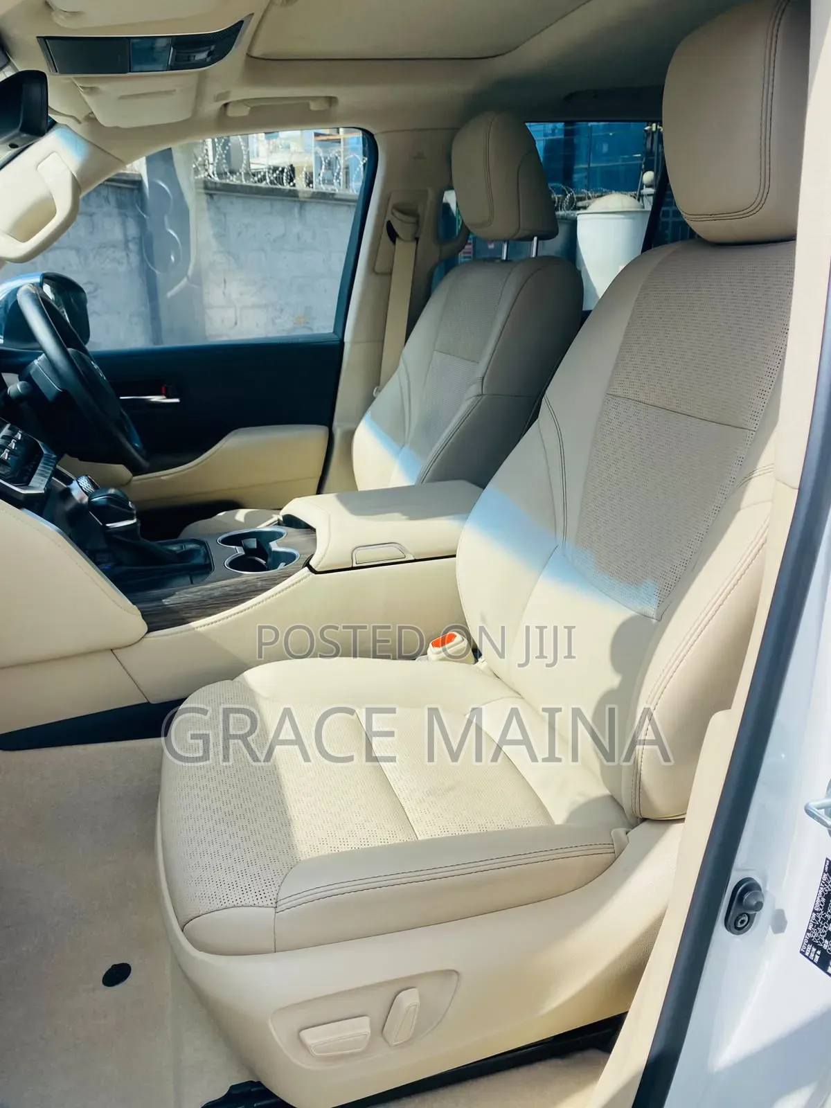 Toyota Land Cruiser LC300 2023 White