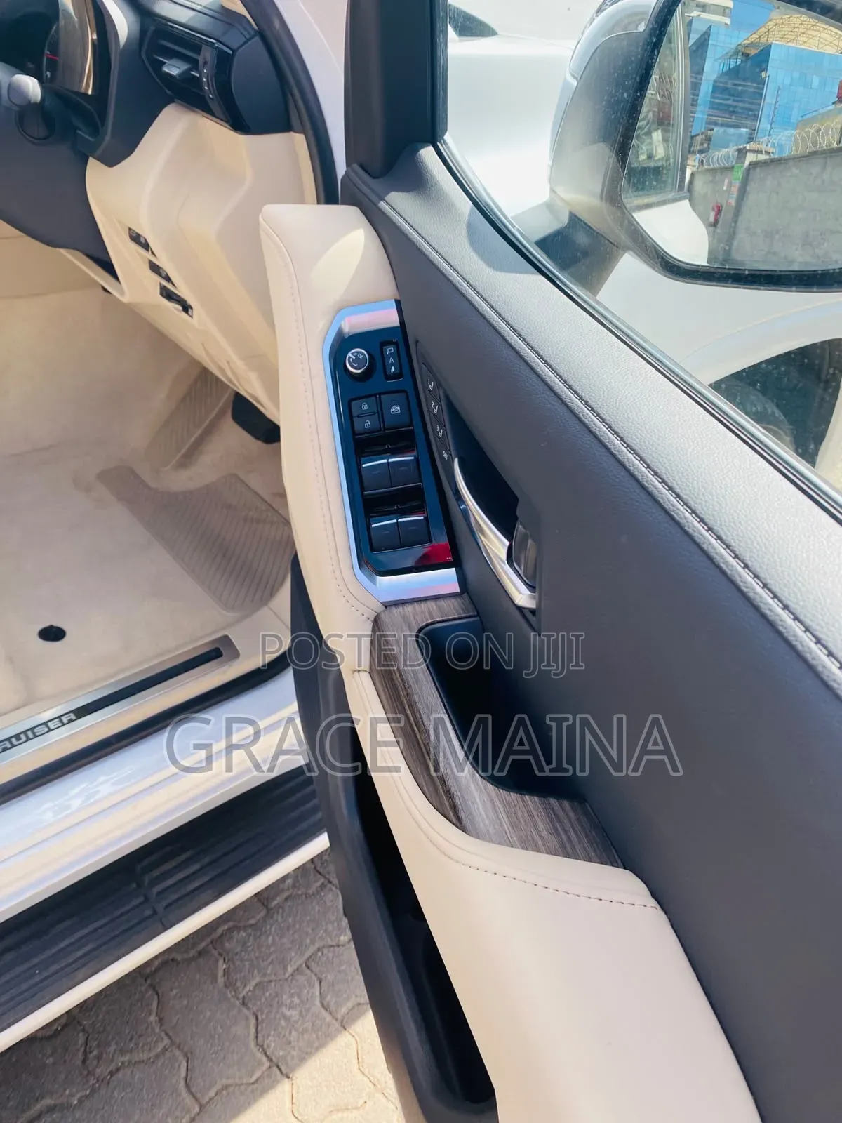 Toyota Land Cruiser LC300 2023 White