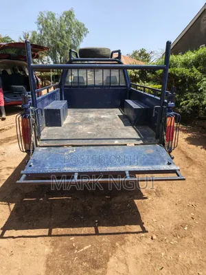 Nissan Pick-Up 1996 Blue