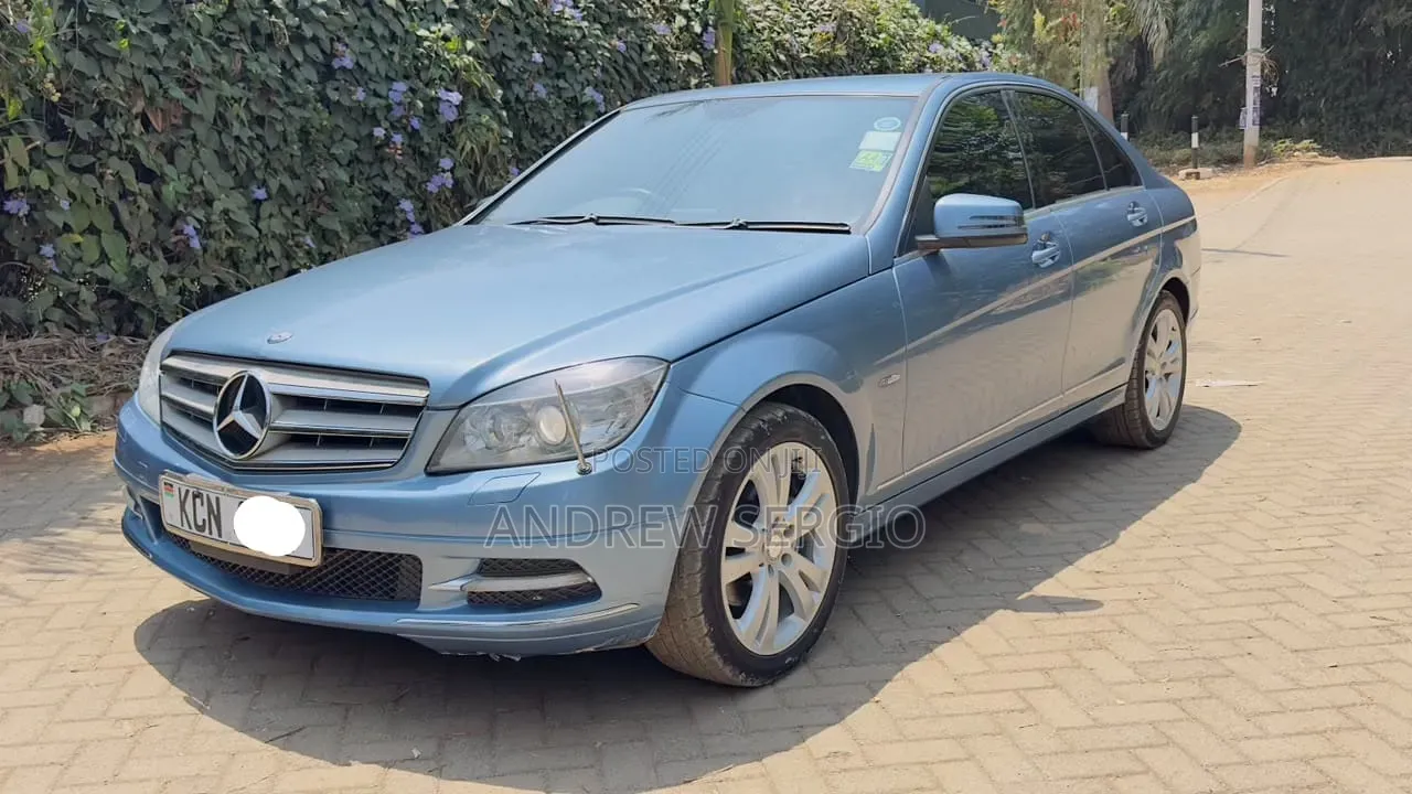Mercedes-Benz C200 2010 Blue