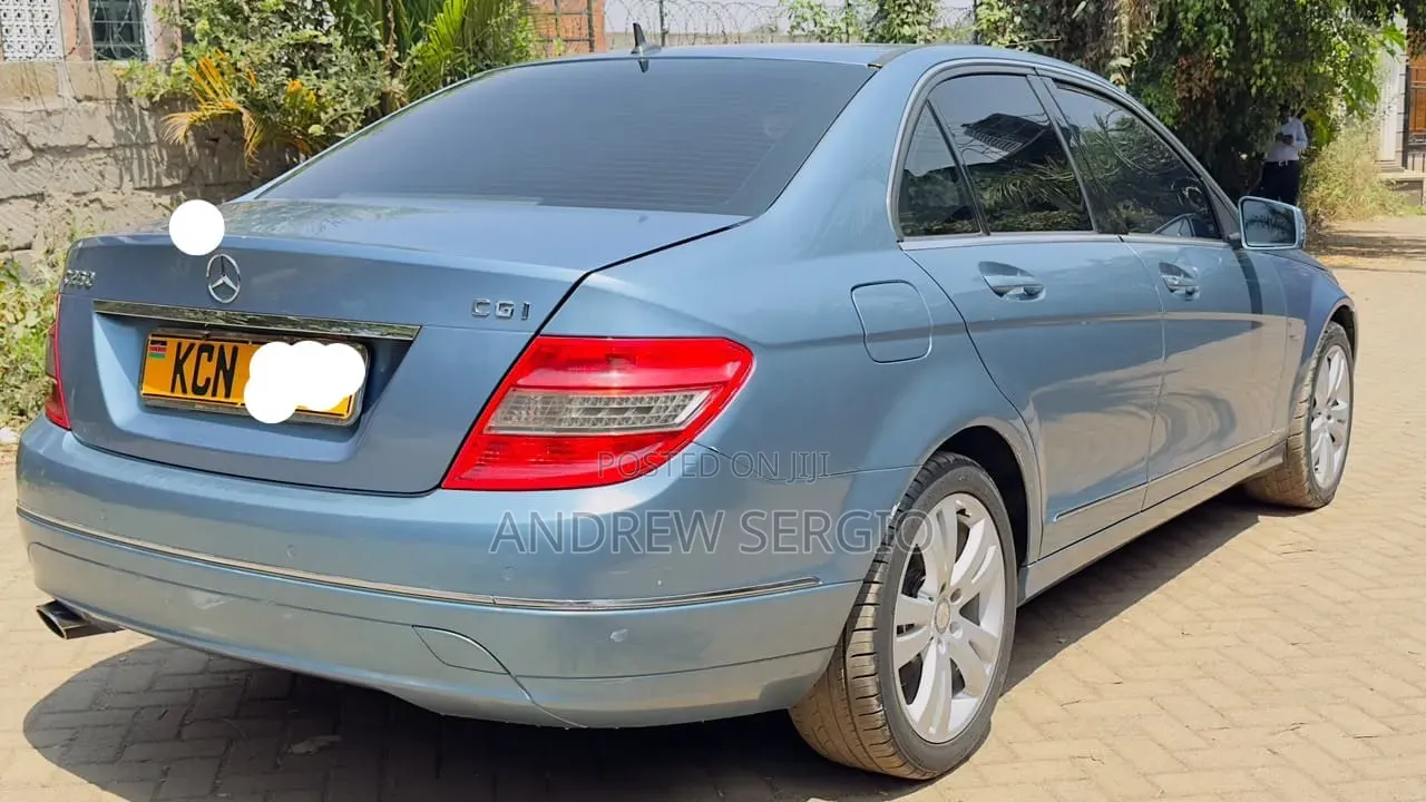 Mercedes-Benz C200 2010 Blue