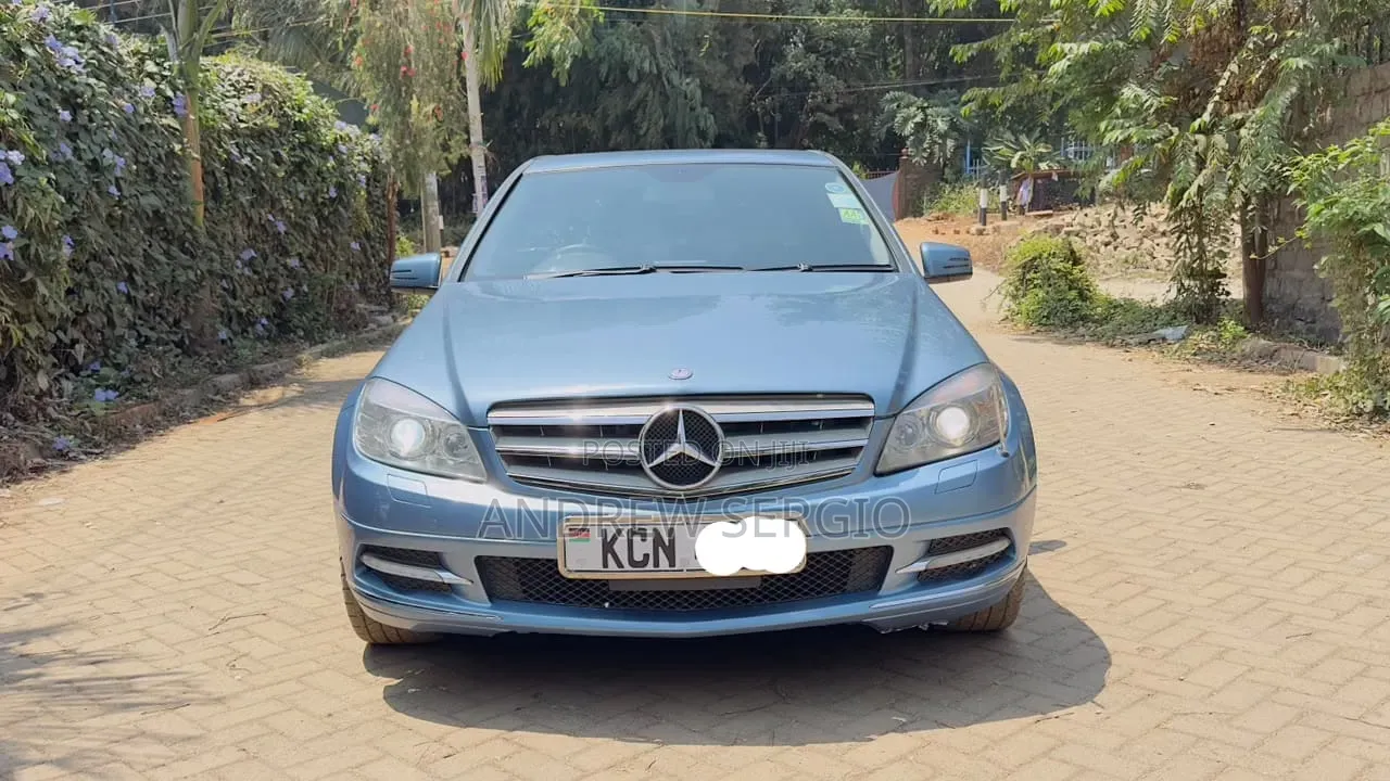 Mercedes-Benz C200 2010 Blue