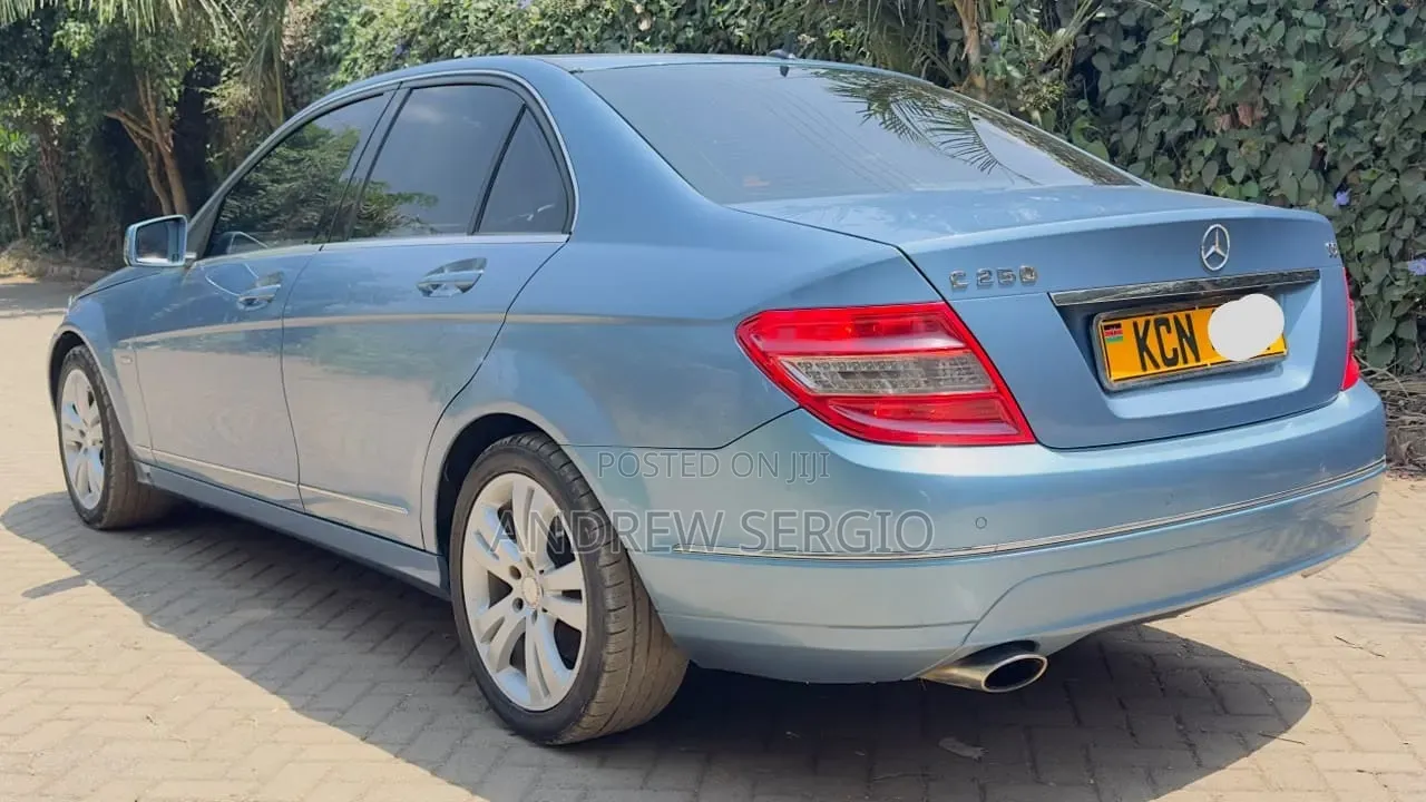 Mercedes-Benz C200 2010 Blue