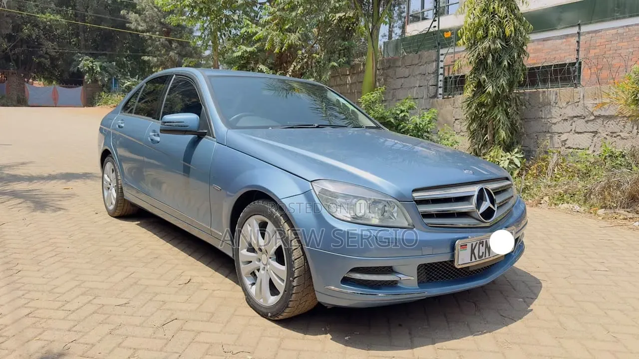 Mercedes-Benz C200 2010 Blue