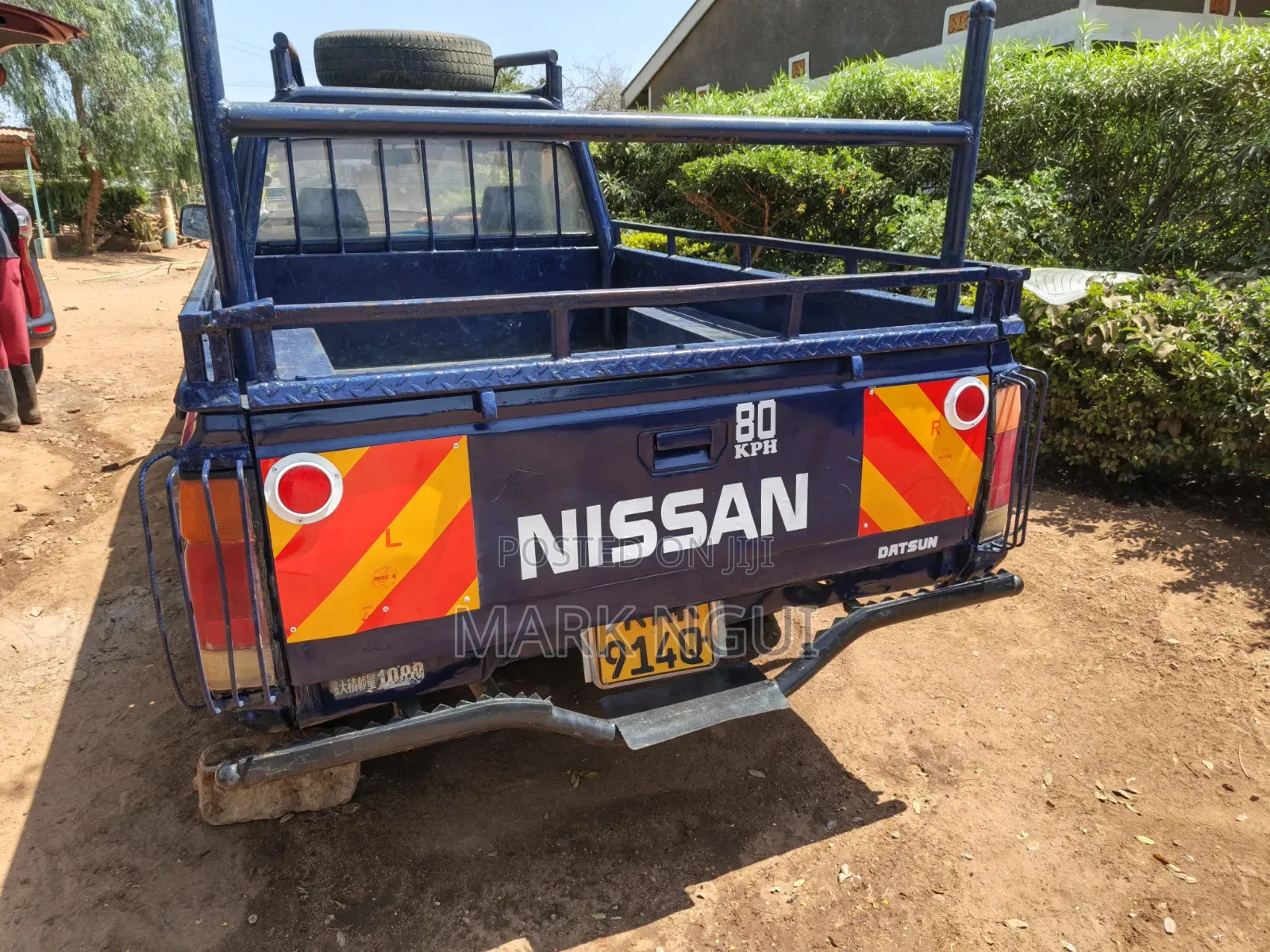 Nissan Pick-Up 1996 Blue