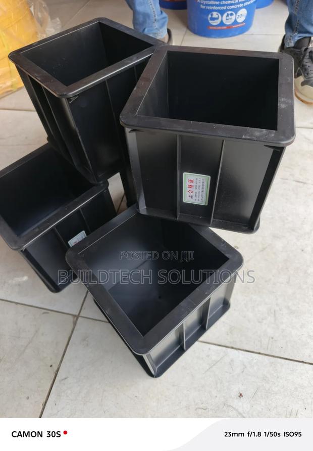 Plastic Concterete Cubes - thumbnail 2