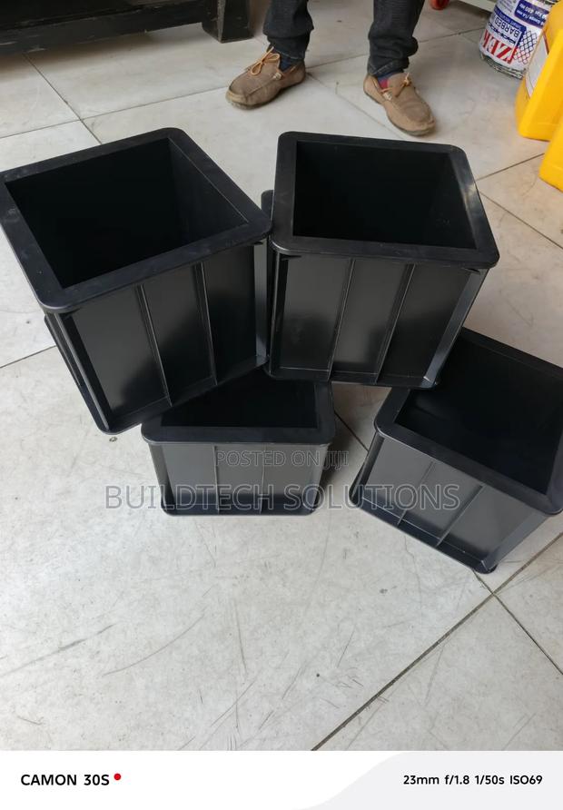 Concrete Plastic Cube Moulds - thumbnail 2