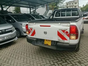 Toyota Hilux Revo Smart Cab Deisel 2.4 AWD 2018 White