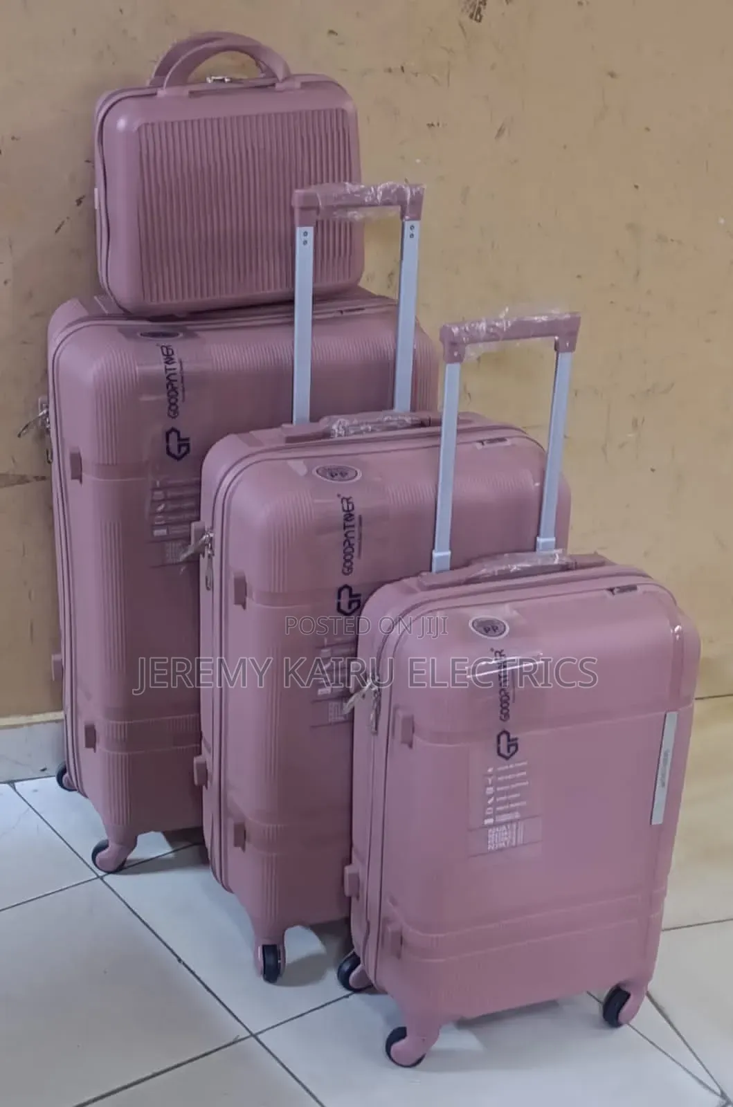 4 in 1 Luxurious Unbreakable Suitcase