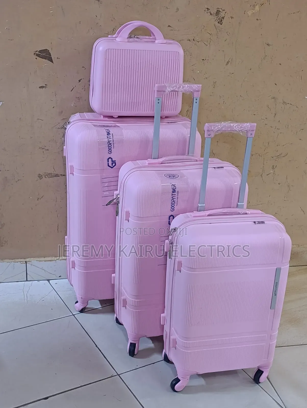 4 in 1 Luxurious Unbreakable Suitcase