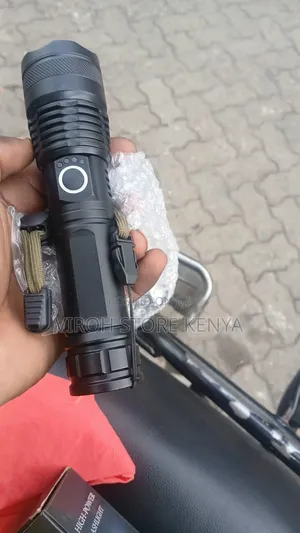 P50 Zooming Flashlight Torch