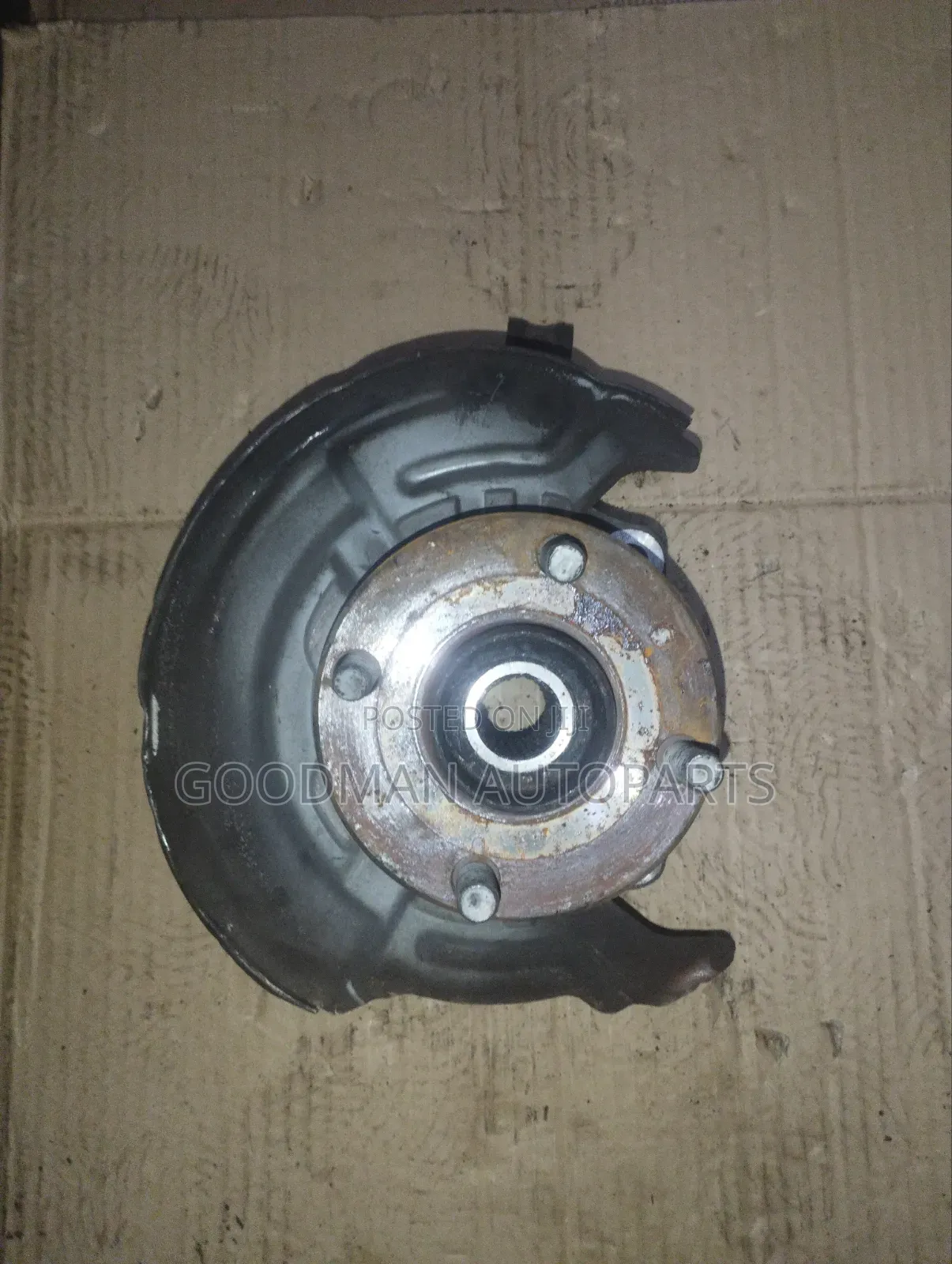 Daihatsu Mira Front Hub