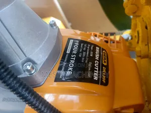 Dera 4-Stroke Brush Cutter