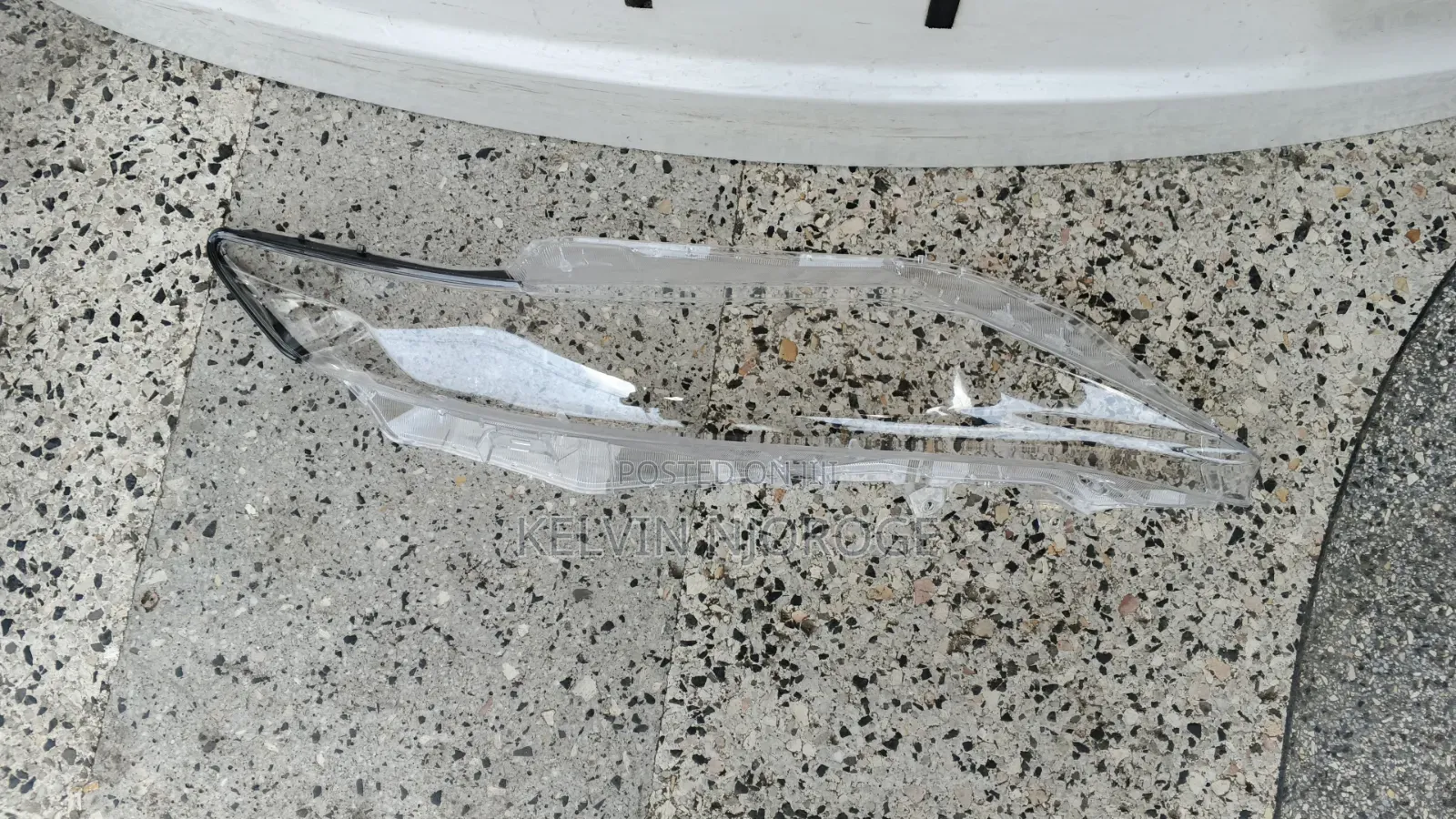 Toyota Harrier ZSU60 Headlight Lens