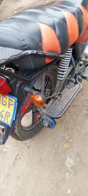 TVS HLX 125 2024 Red