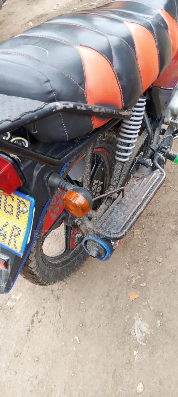 TVS HLX 125 2024 Red