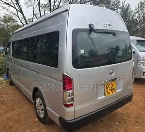 Toyota HiAce 2010 Silver