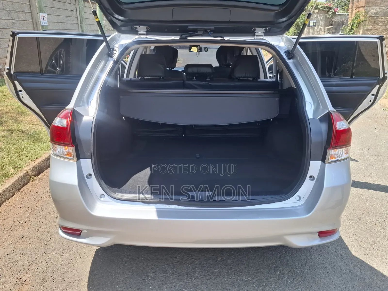 Toyota Corolla Fielder 1.5 Hybrid FWD 2016 Silver