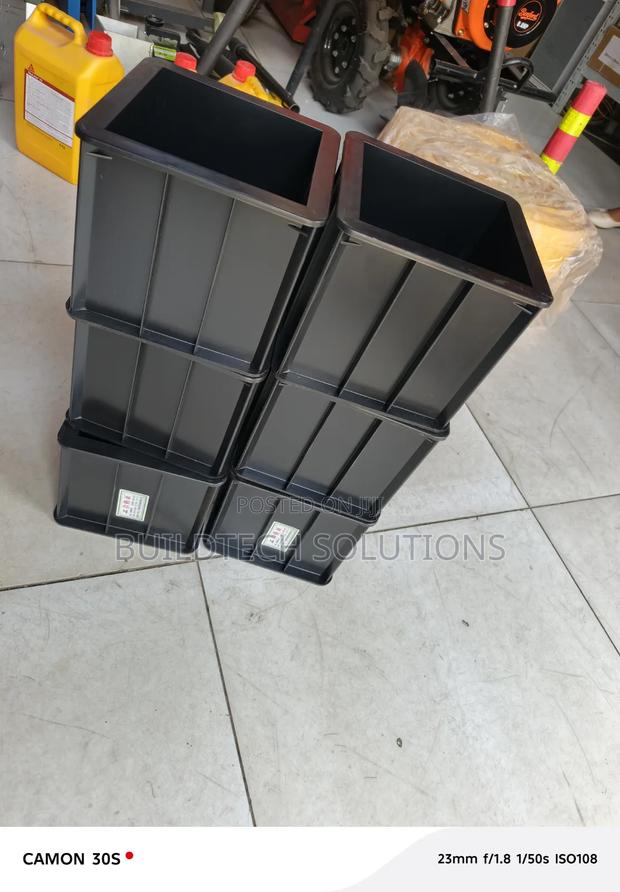 Plastic Testing Mould Cubes