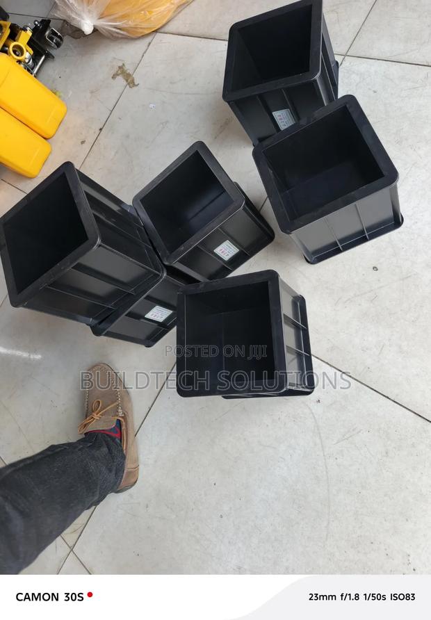 Plastic Testing Mould Cubes - thumbnail 2
