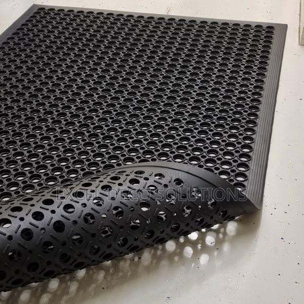 Outdoor Rubber Entrance Mats 120x80cm | Weatherproof Ramp Mat