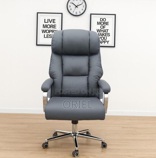 Office Chair : PU Leather Executive Office Chair - Swivel