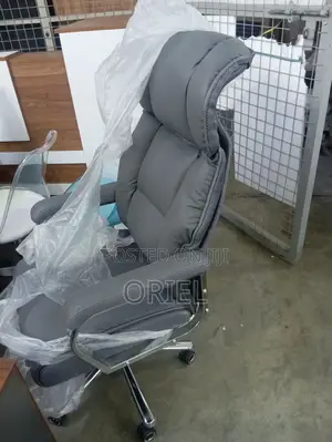 Office Chair : PU Leather Executive Office Chair - Swivel