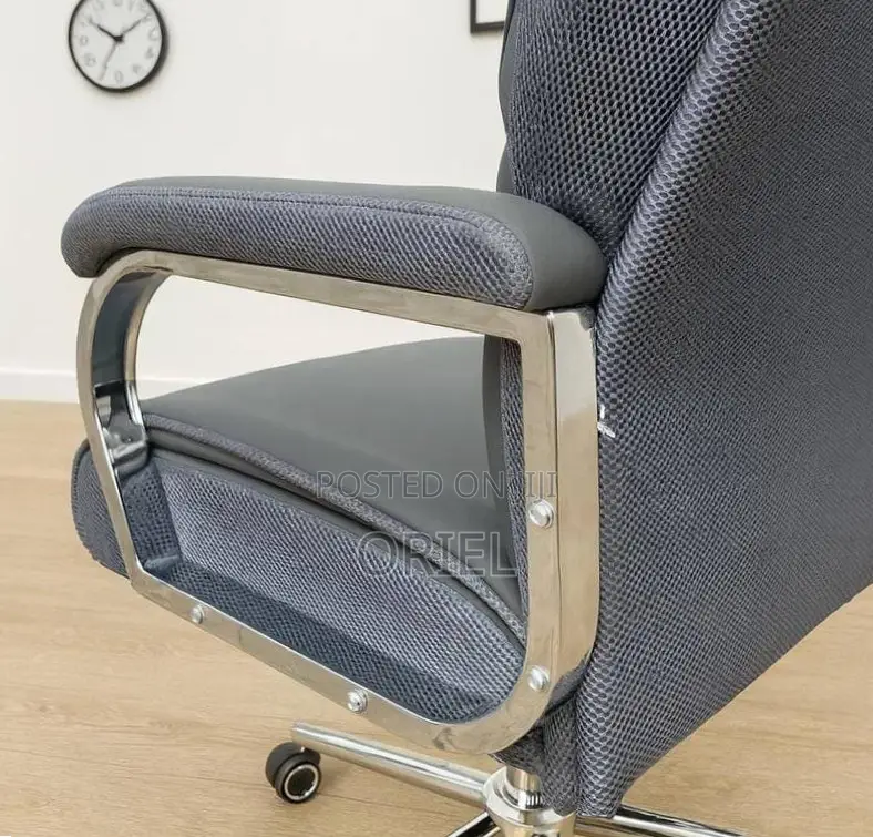 Office Chair : PU Leather Executive Office Chair - Swivel
