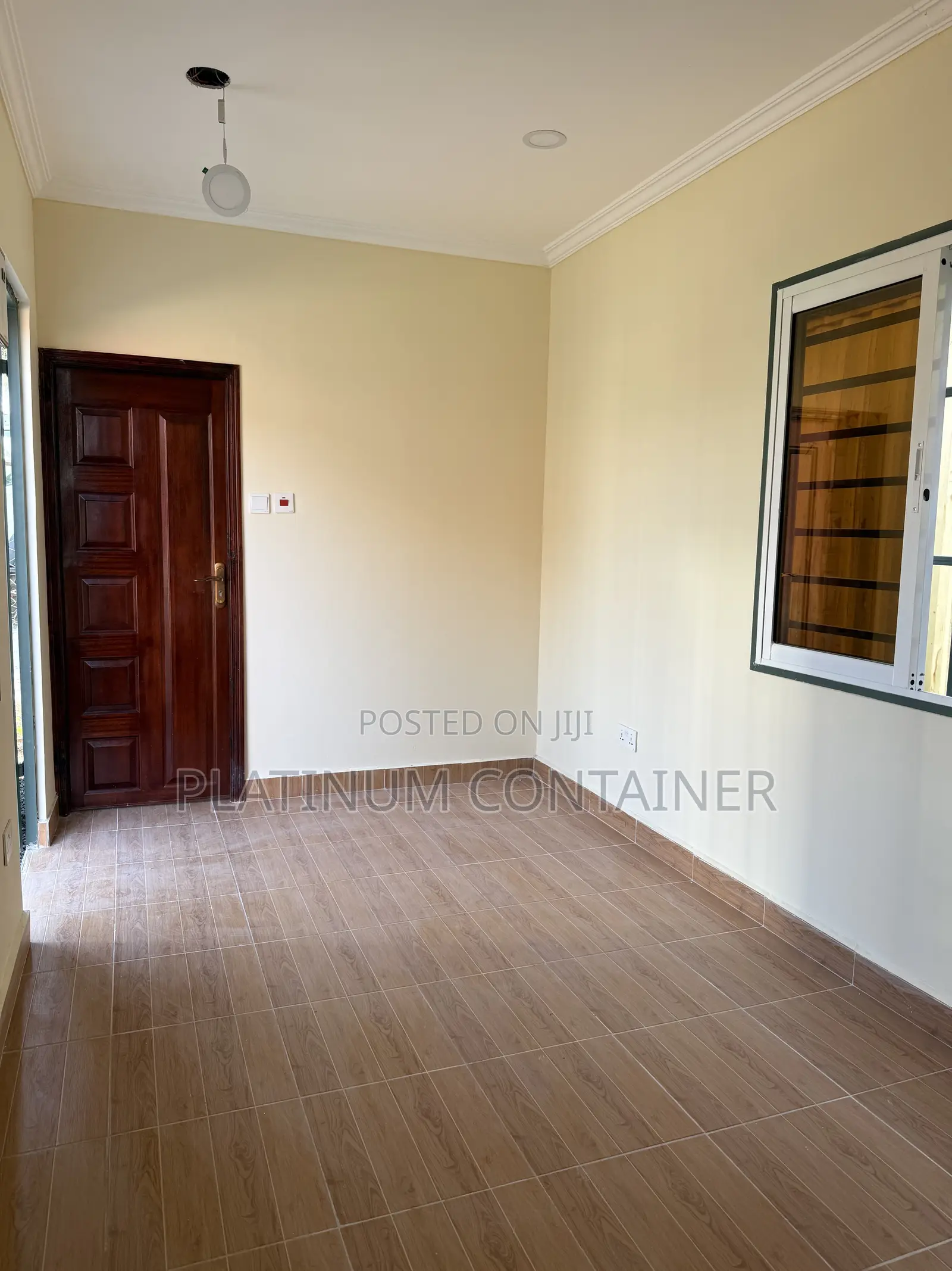 40ft Storage and Office With a Toilet