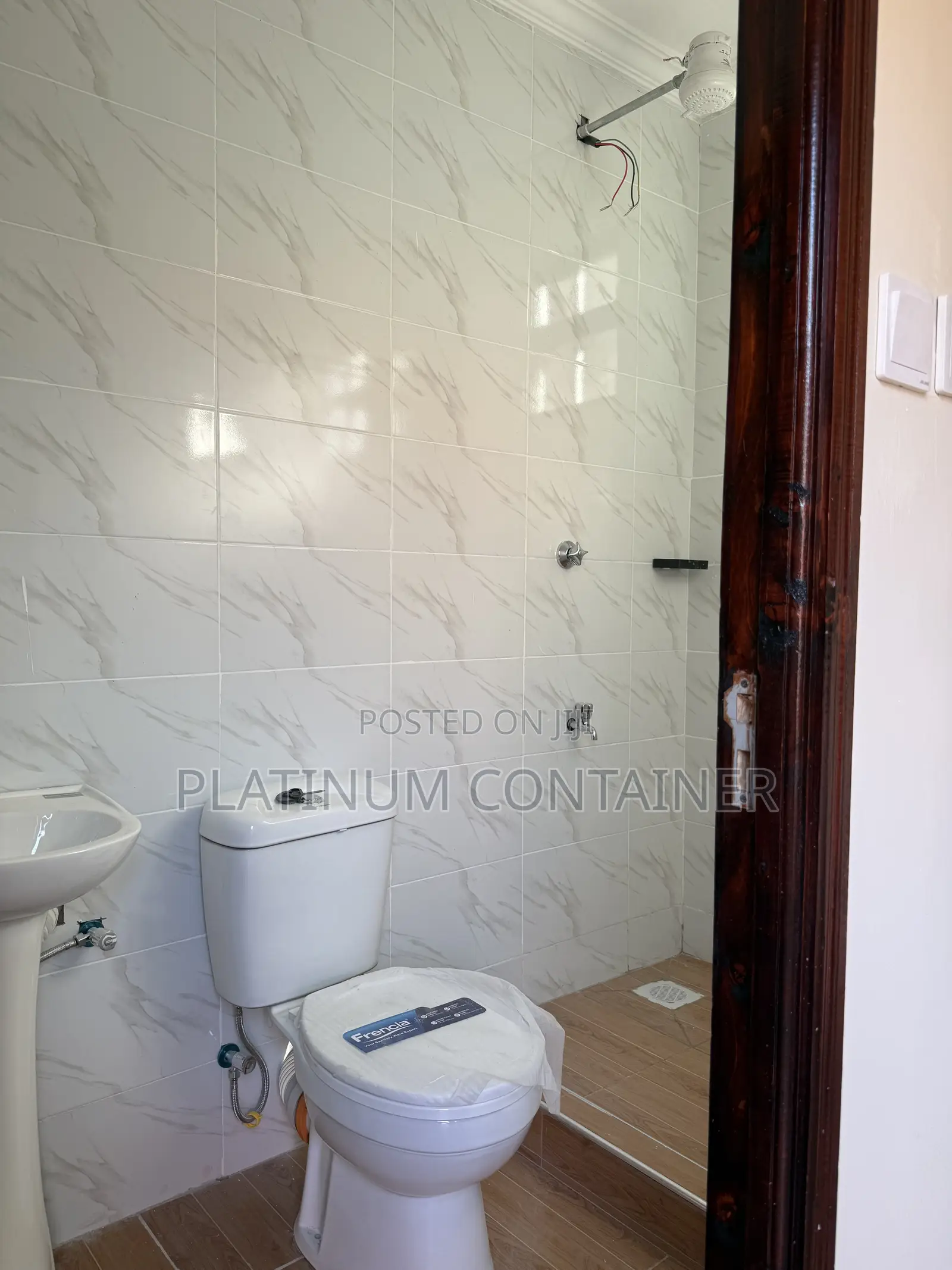 40ft Storage and Office With a Toilet